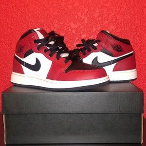 Air Jordan MID GS (CHICAGO BLACK TOE)